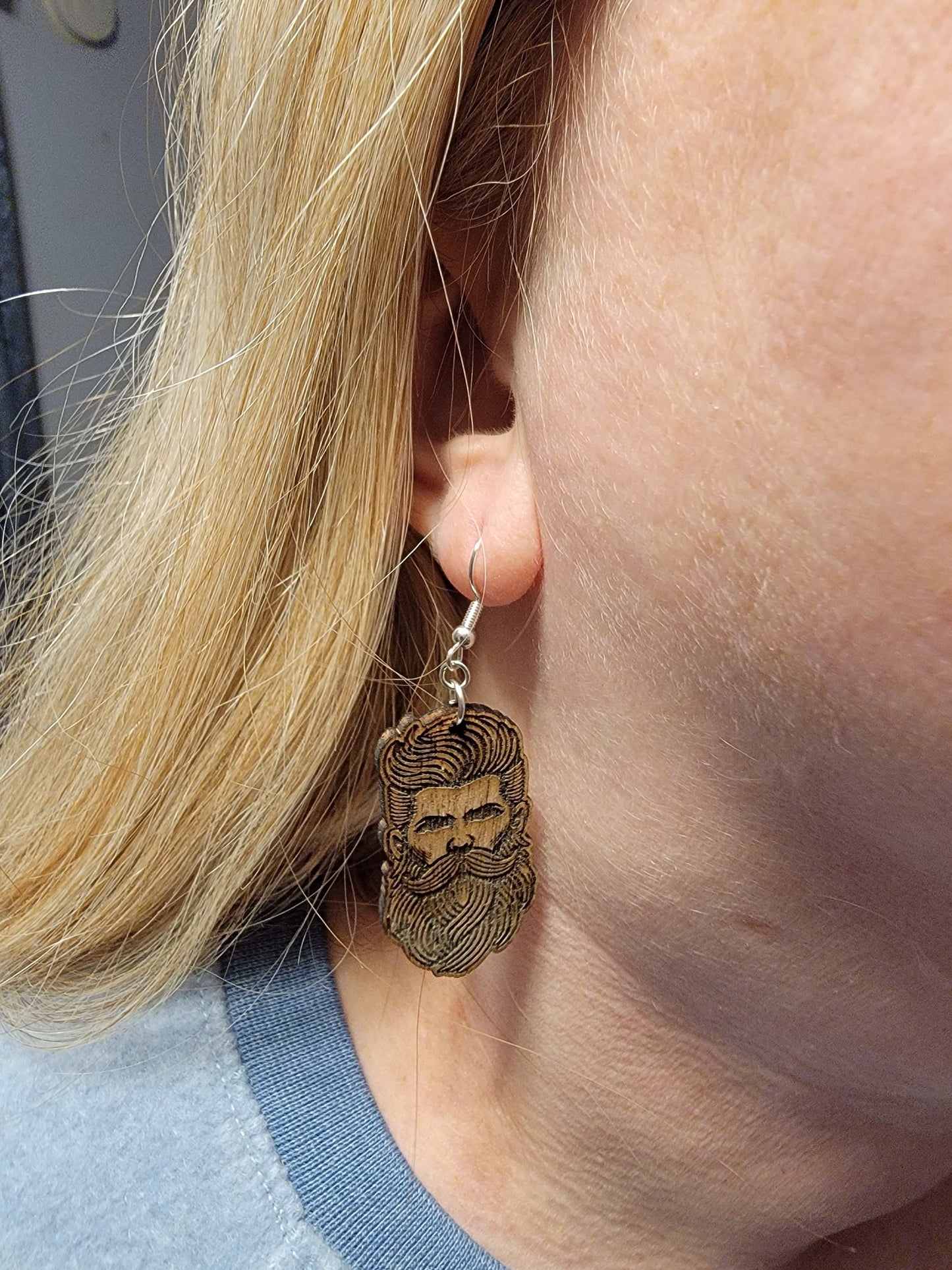 Bayard beard Earrings on a woman